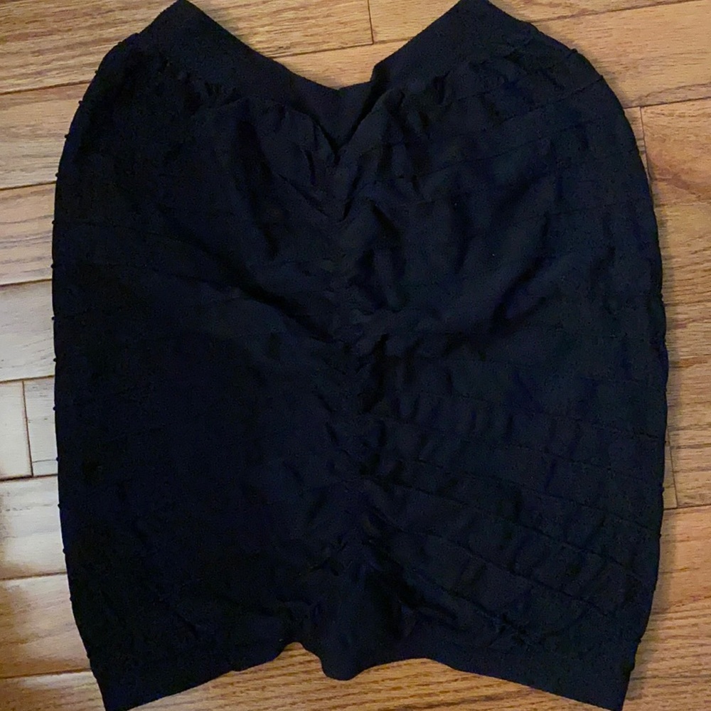 Bebe ruched “stretchy” mini skirt